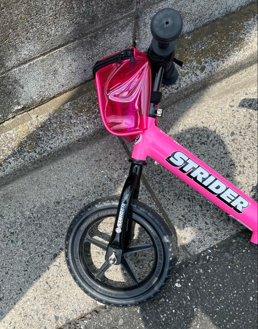ストライダー　ピンク　12インチ　キックバイク　トレジャーバッグ付