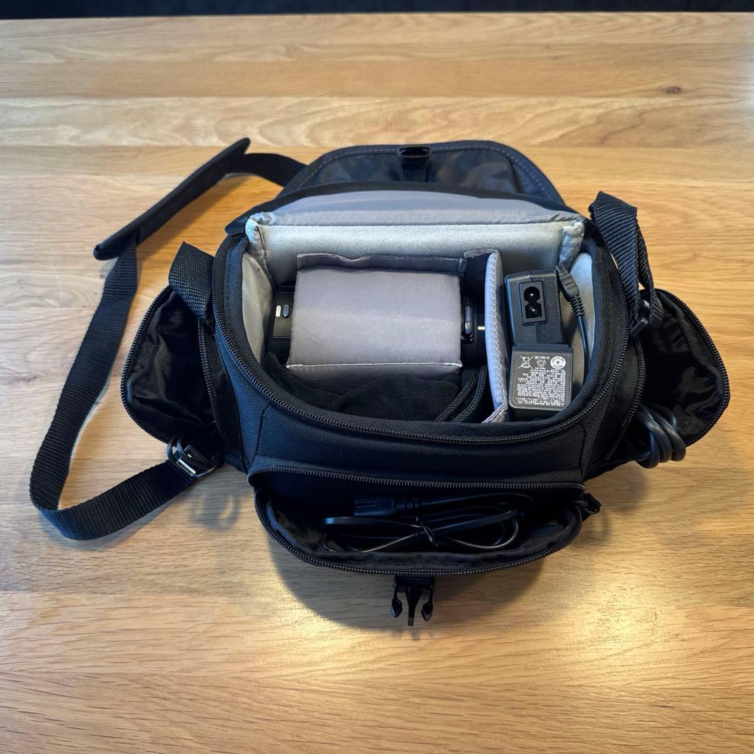 SONY 4K Handycam FDR-AX45 ケース／小型グリップ三脚付き