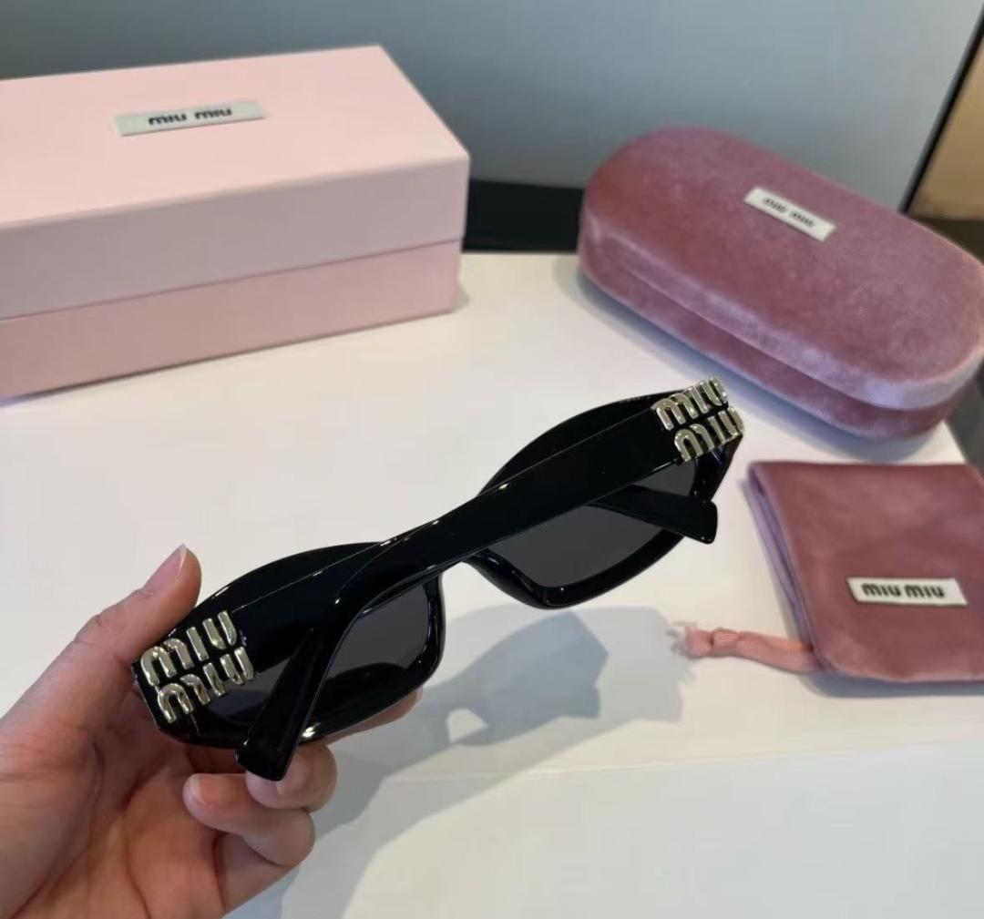 【美品】 サングラス 2895 ブラック ゴールドロゴ 付属品完備 nn