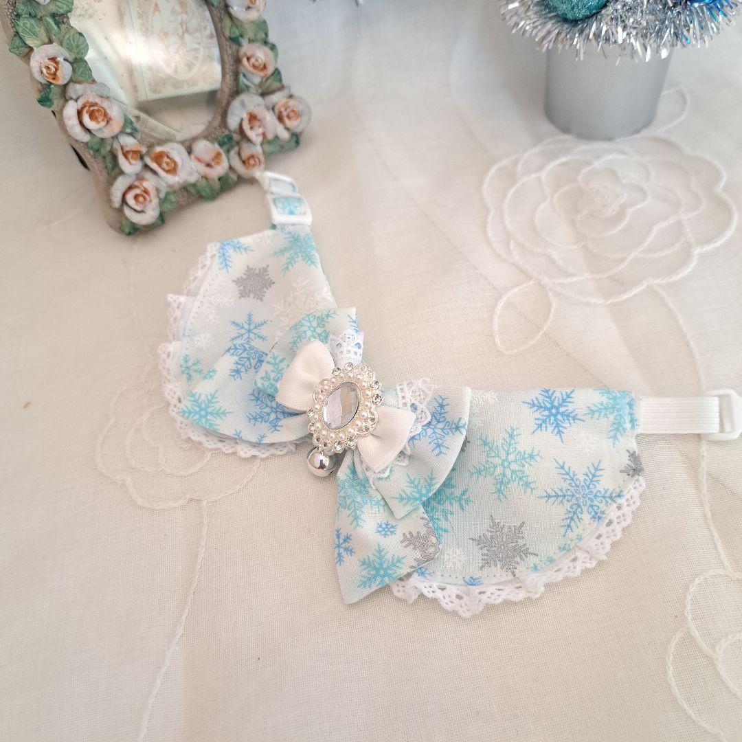 クリスマス限定、スノーフレーク柄(ホワイト)わんちゃん猫ちゃん用襟付き首輪