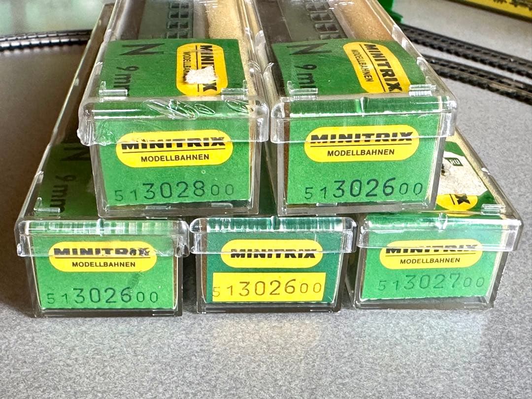 MINITRIX Nゲージ スイス急行客車と貨物車 5両セット