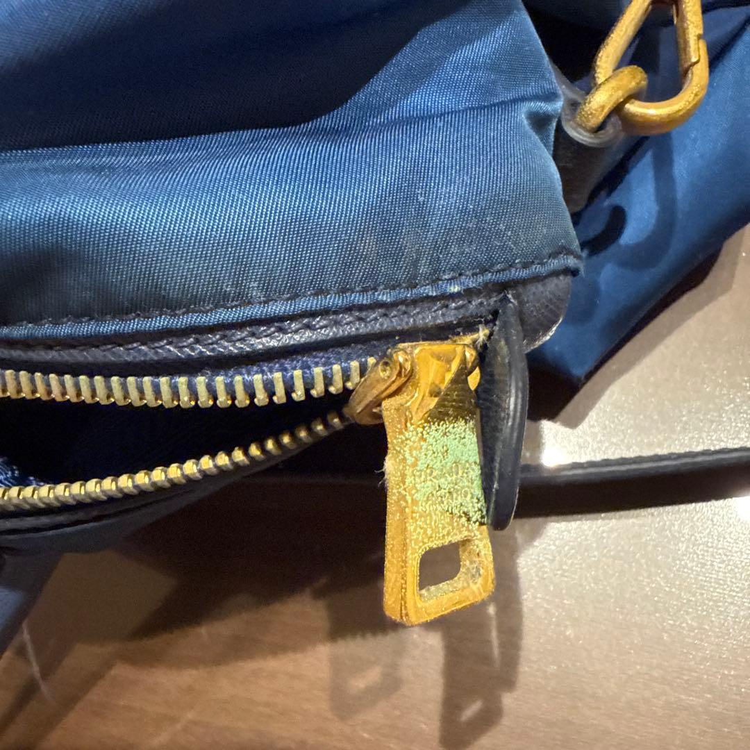 PRADA ブルーハンドバッグ