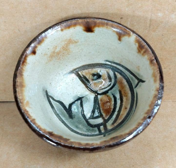 【本物保証】金城次郎 壷屋焼 ぐい呑 共箱 栞 人間国宝 壺屋焼 魚紋ぐい呑