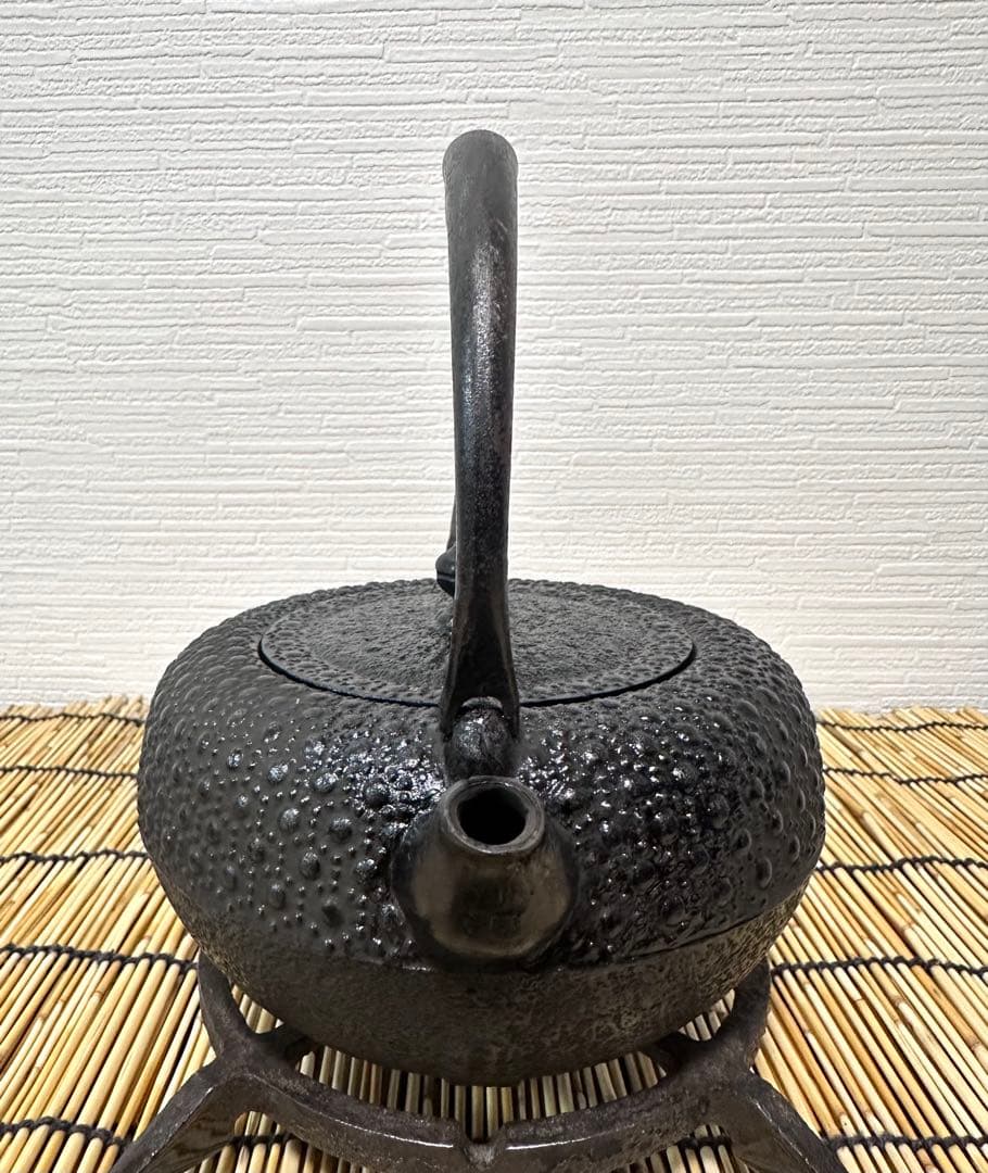 新品、未使用品　南部岩鋳造　１０型　姥口亀甲　南部鉄瓶　南部鉄器　鉄瓶