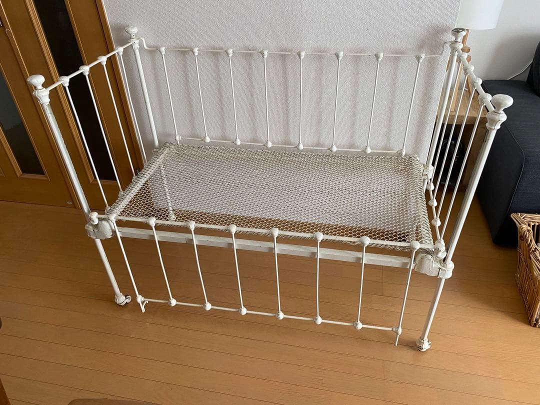 アンティーク　アイアン　ベビーベッド　ホワイト