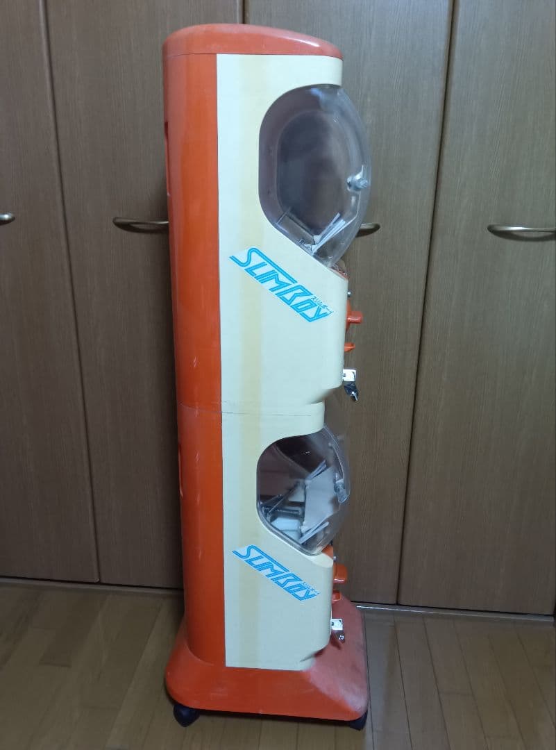 【カギ付！】ガチャガチャ　本体　スリムボーイ　ユージン　カプセルステーション