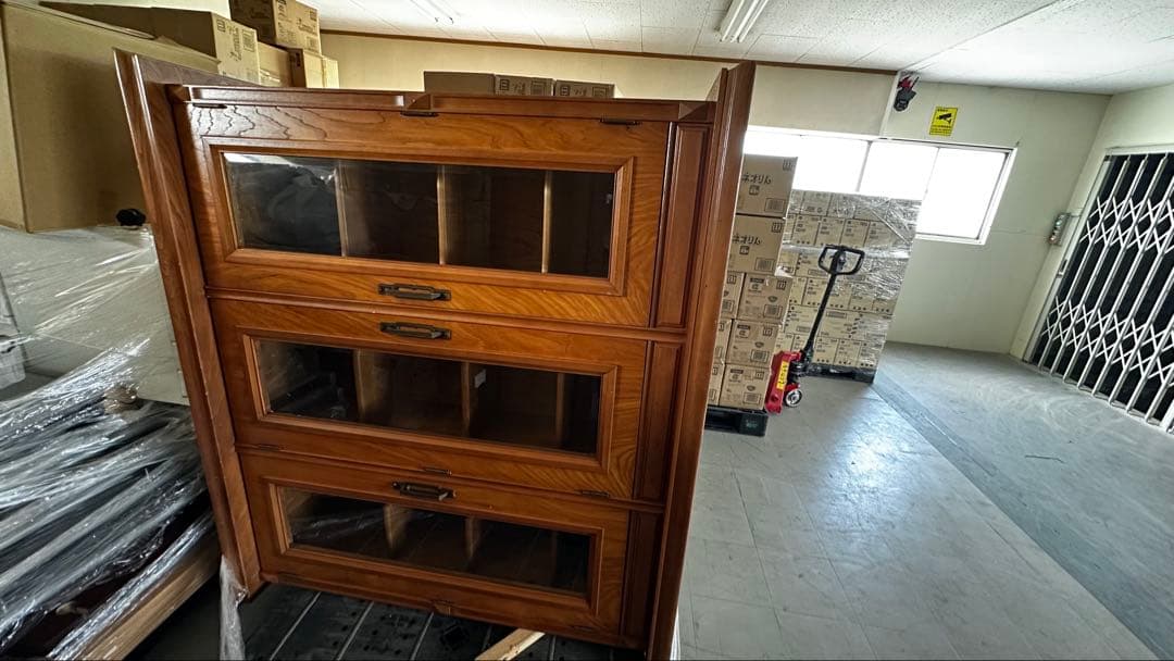年代物　40年円前のビンテージ家具、木製ガラス扉キャビネット 引き取り限定