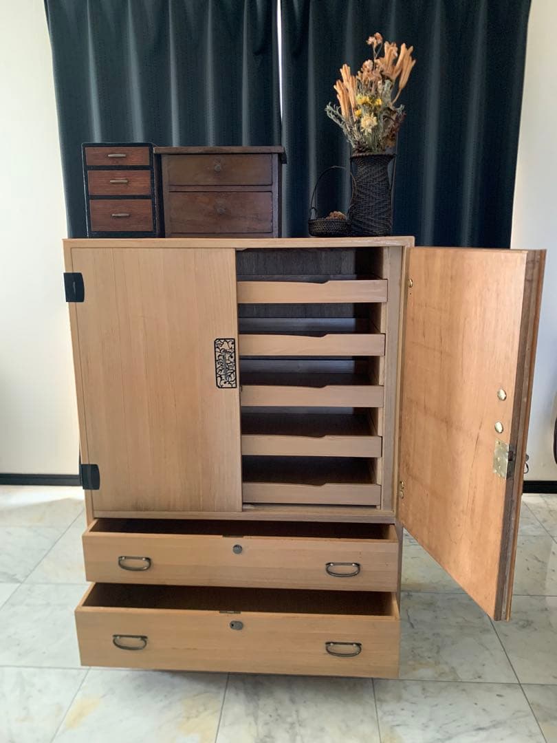 桐箪笥漆塗 ・アンティーク