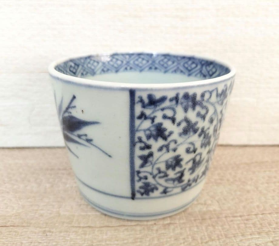 お値下げしました、古伊万里　萩唐草片身変かわりそば猪口