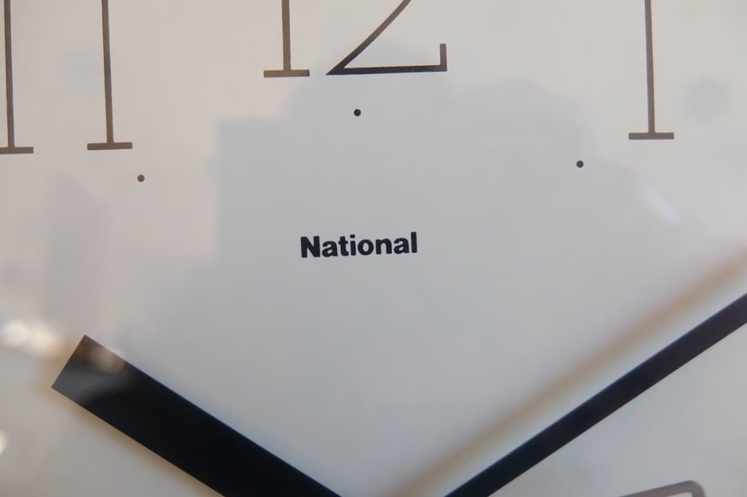 【美品】70’sナショナルクロック 掛時計 鮮烈レッドのラウンデッドレクタングル