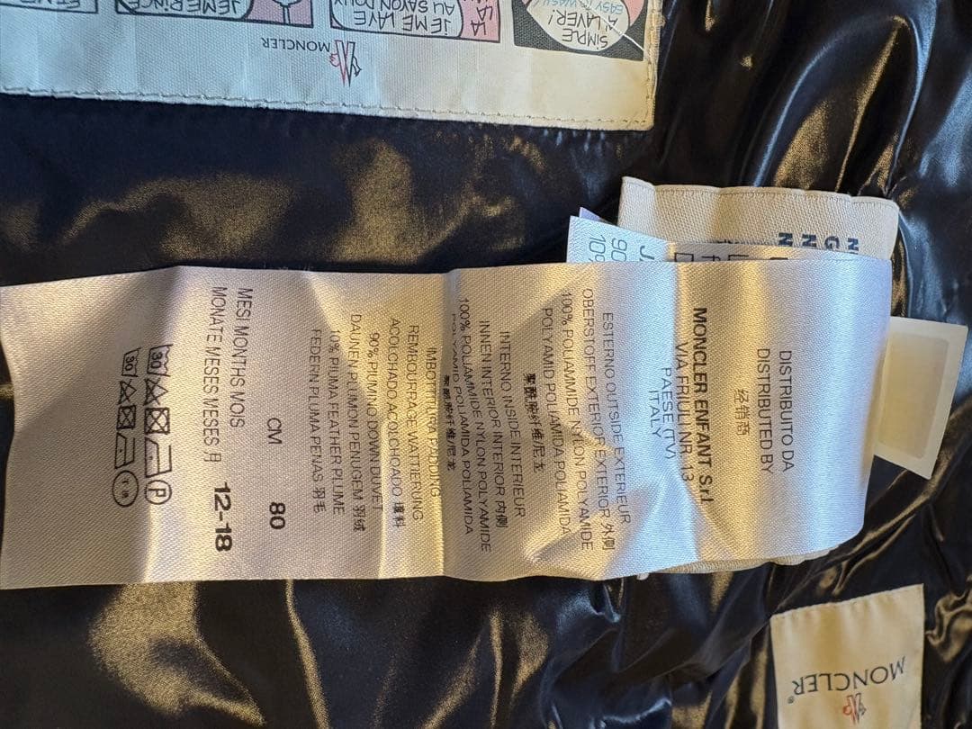 モンクレール黒いダウンコート 取り外し可能なファーフード付き