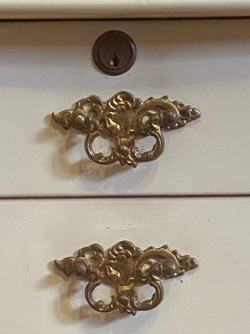 猫脚 ロココ♦️高級ブランド♦️ヴィンテージ♦️チェスト兼ナイトテーブル♦️コンセント付