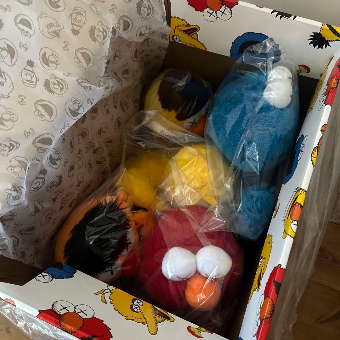 Uniqlo kaws Sesame Street ぬいぐるみ セサミストリート