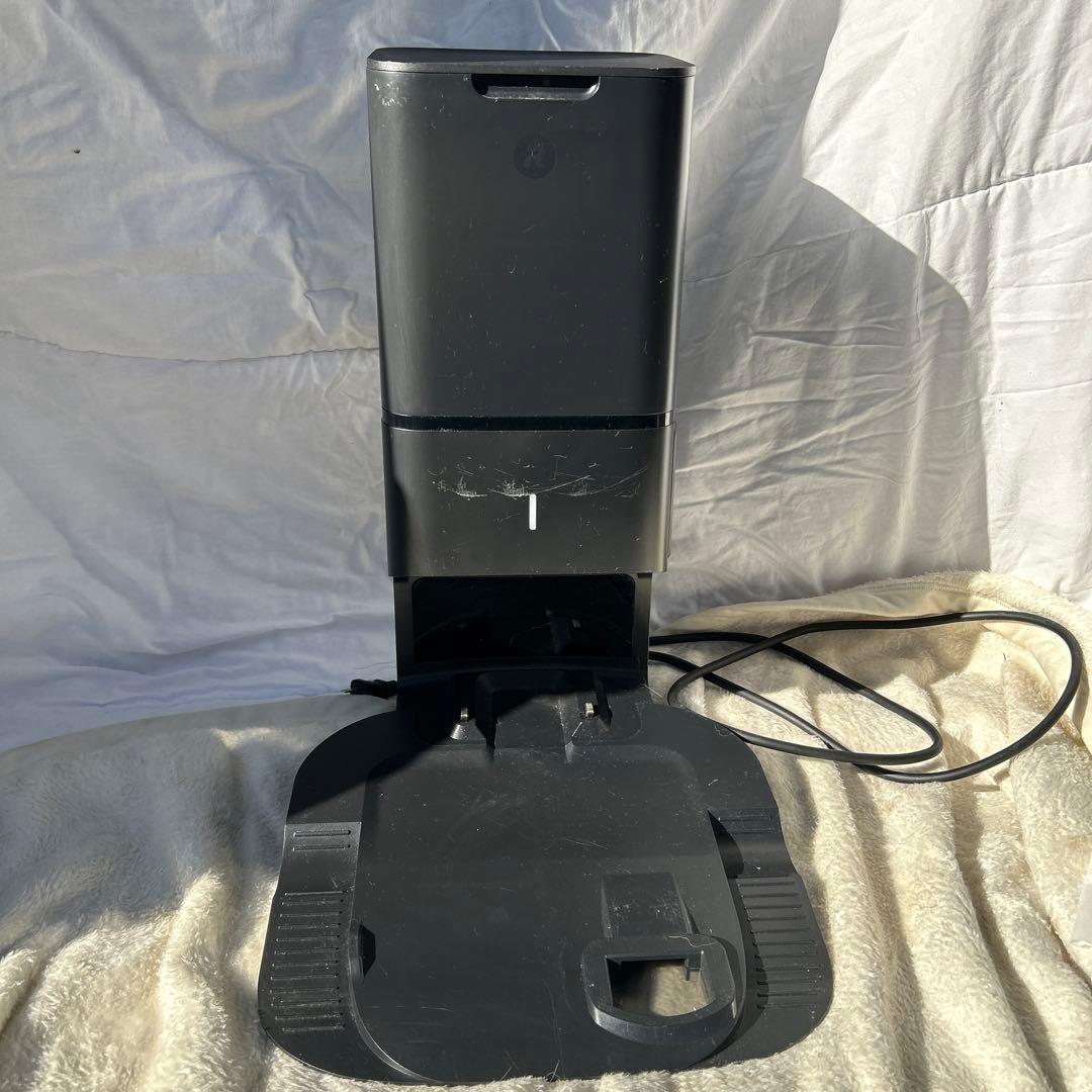 ト*ン様 ロボット掃除機本体 ブラック 充電スタンド付き　ROOMBA ｉ3