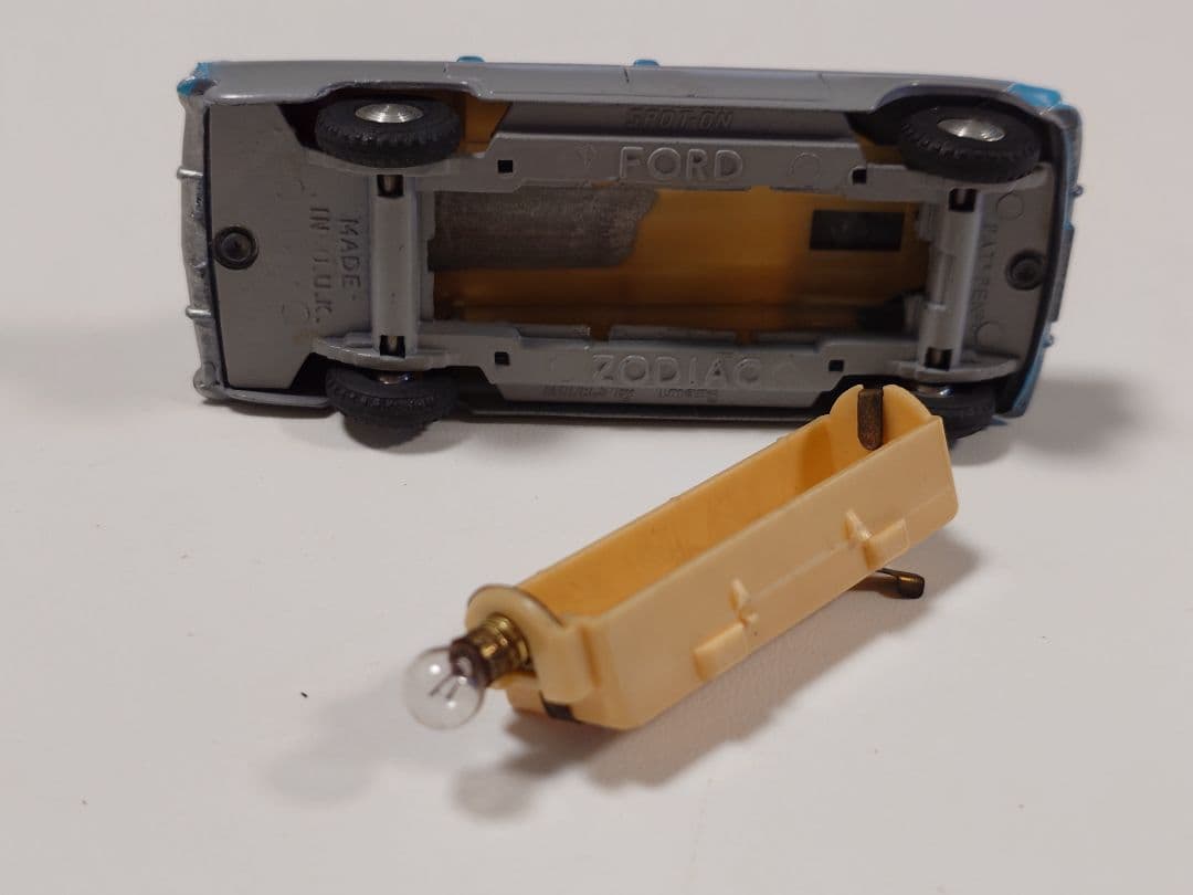 ミニカー SPOT - ON FORD ZODIAC with head light
