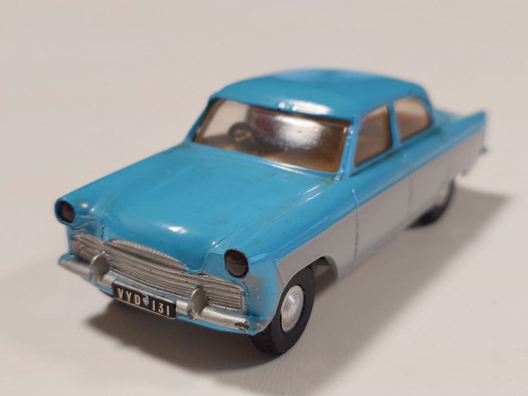 ミニカー SPOT - ON FORD ZODIAC with head light