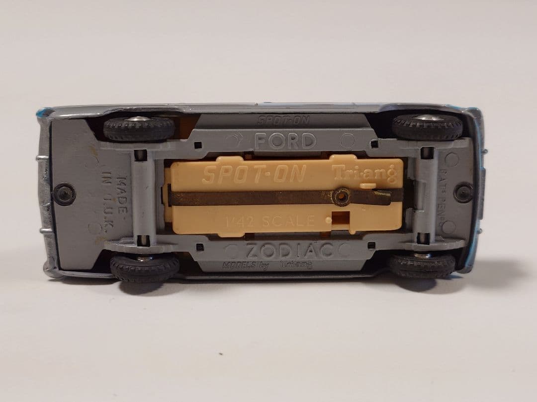 ミニカー SPOT - ON FORD ZODIAC with head light
