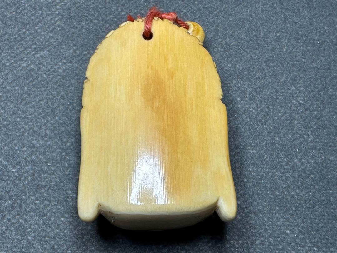 極上　根付　仏像　天然素材　アンティーク　骨董　飾り物　古美術品　置物　細密細工