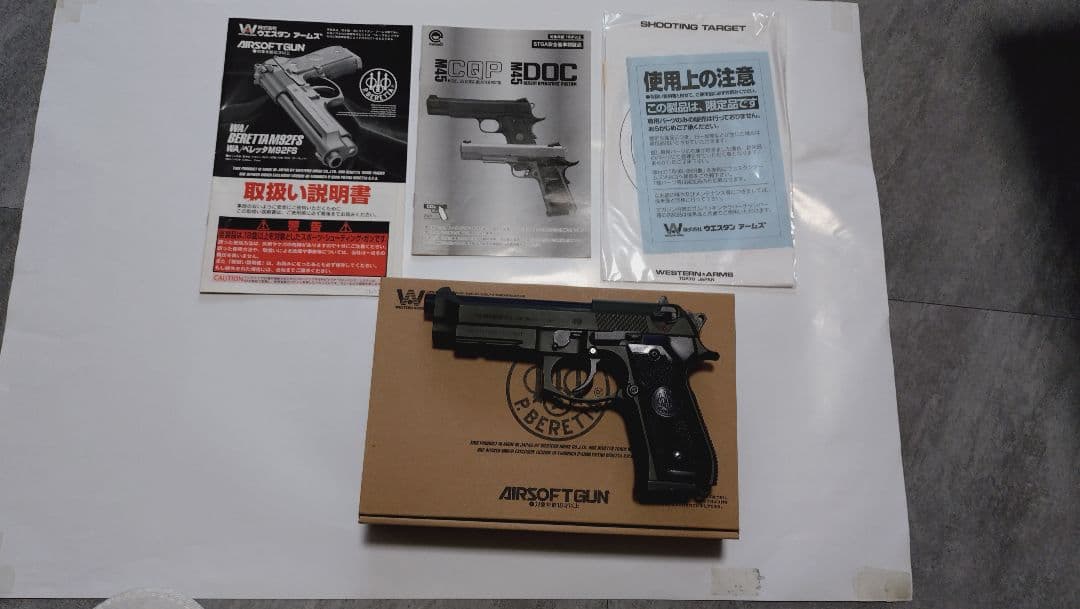 モデルガン２丁及びレ−ザ−サイト