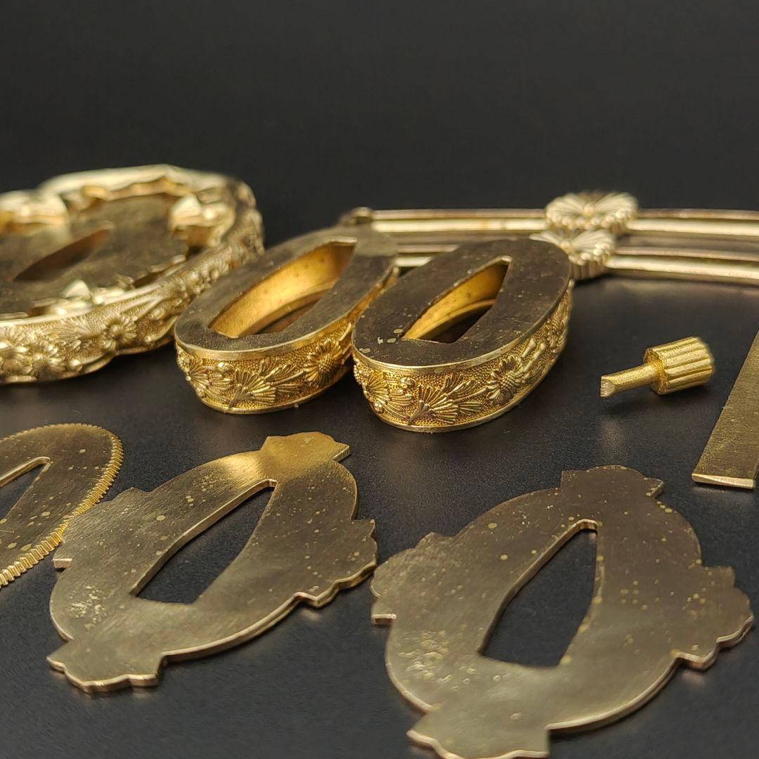 元帥刀　御刀　金具　菊紋　刀鍔　目貫　縁頭　切羽　鐺　柄鞘一式　銅製