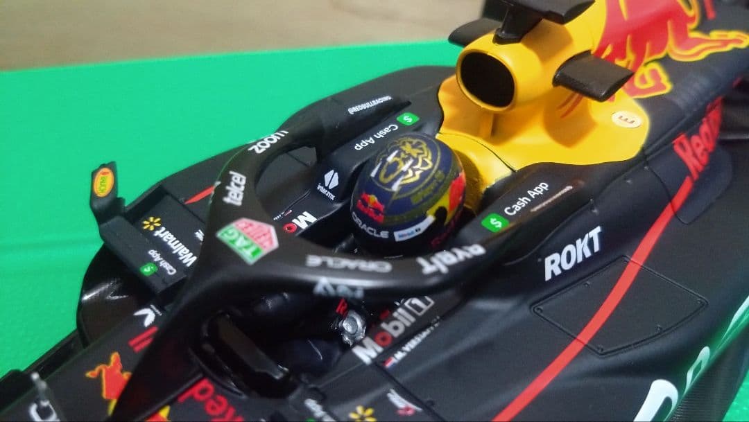 ブラーゴ1/18 オラクル レッドブルレーシング RB19 フェルスタッペン