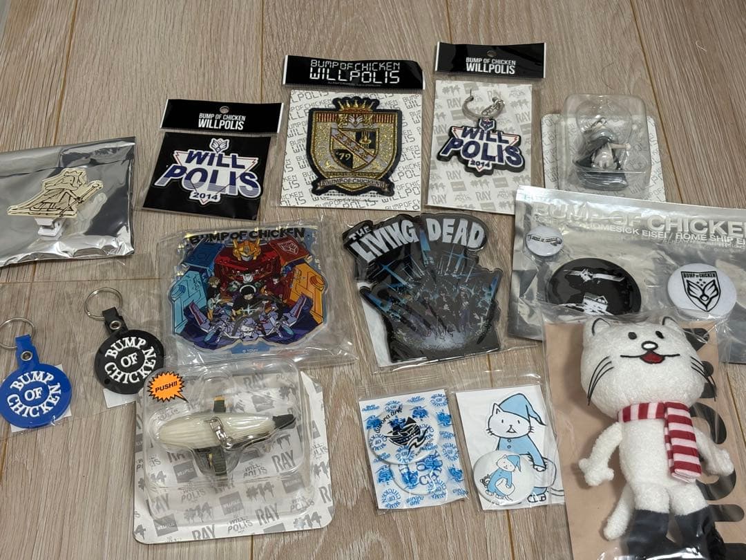 BUMPライブグッズまとめ　Tシャツアクスタキーチェーン他　おまけ銀テ缶バッジ