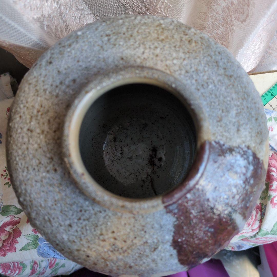 グレーとブラウンの陶芸壺