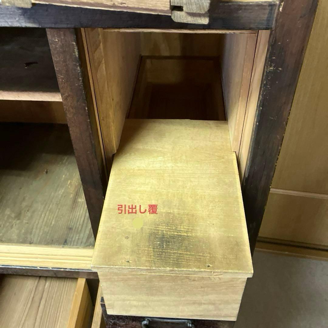 「組子細工のガラス入り引き戸」のある大正〜昭和時代のレトロな水屋箪笥