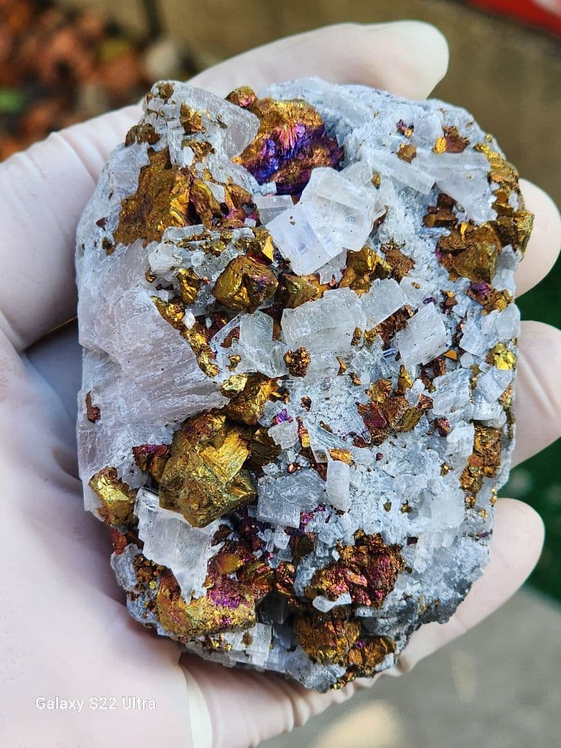 レインボー黄鉄鉱