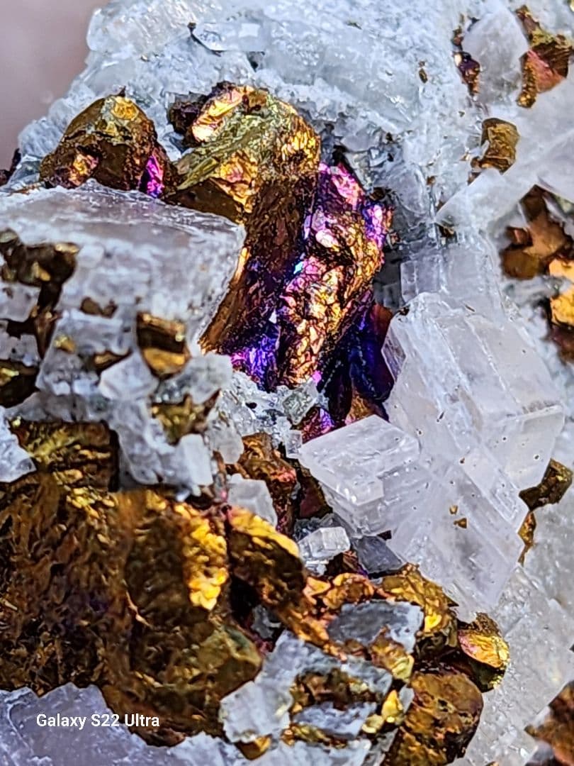 レインボー黄鉄鉱