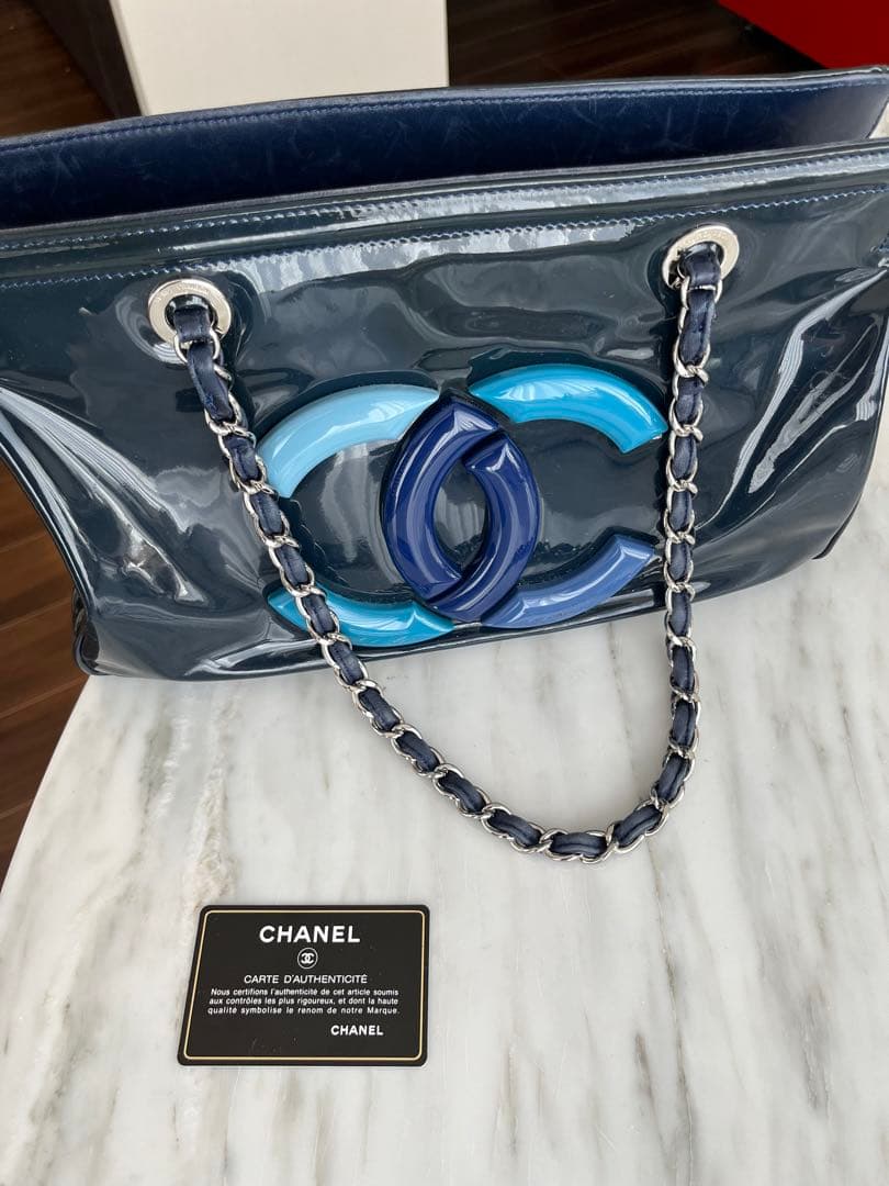 シャネルCC ココマーク　肩掛けリップスティク　 sanzoku