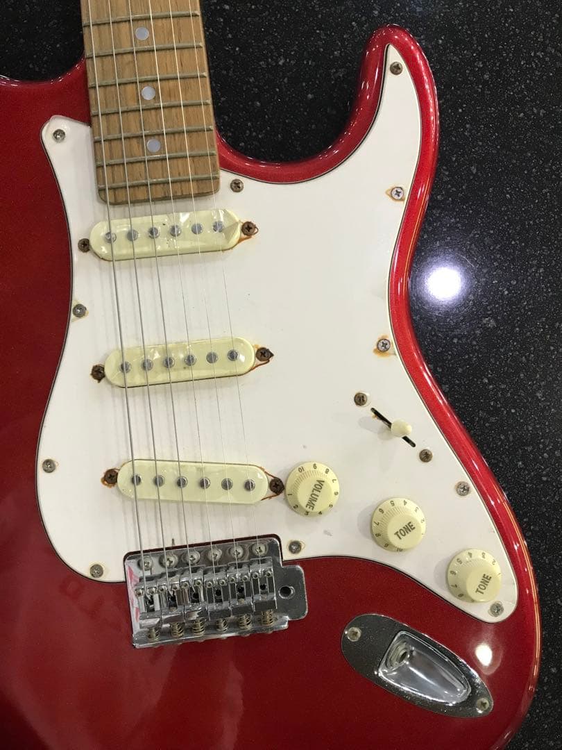 Legend エレキギターレッド　ケース付き