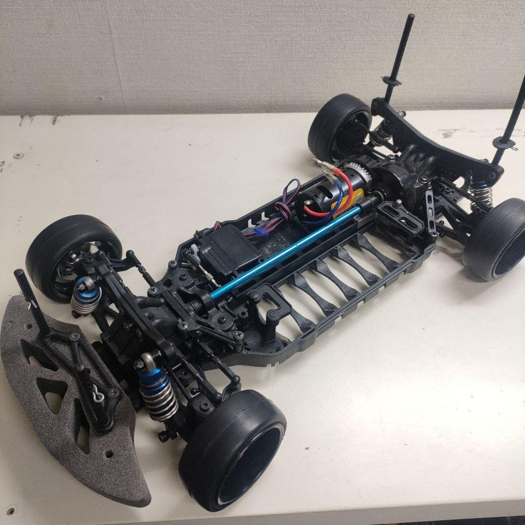 ヨコモドリフトパッケージシャーシ、おまけボディ付き