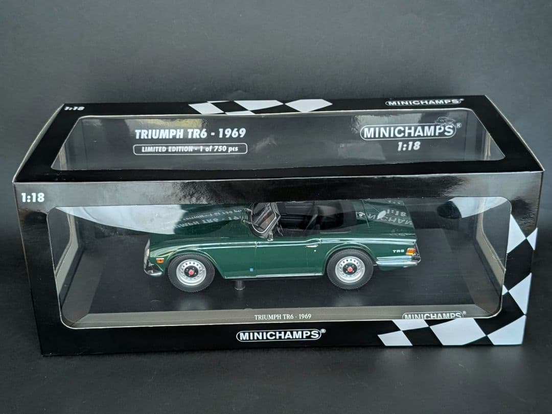 ミニチャンプス 1/18 TRIUMPH TR6 1969 ダークグリーン