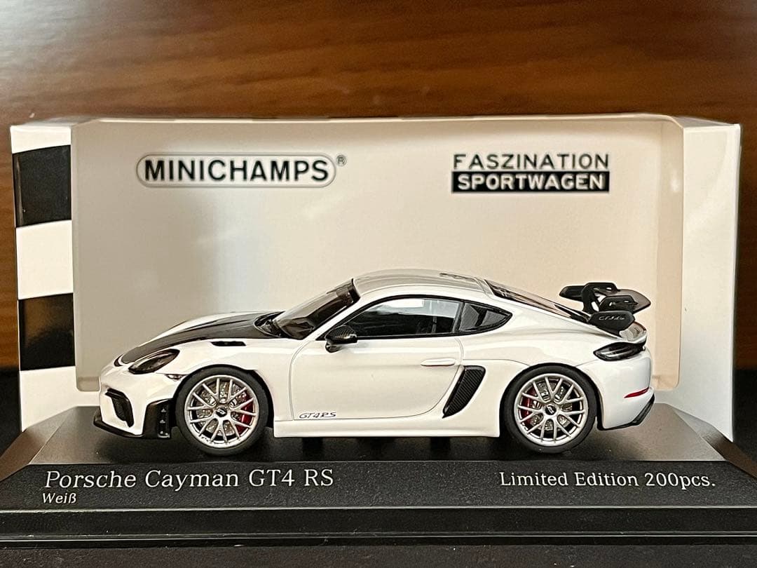 1/43 ミニチャンプス ポルシェ 718 ケイマン GT4 RS ホワイト