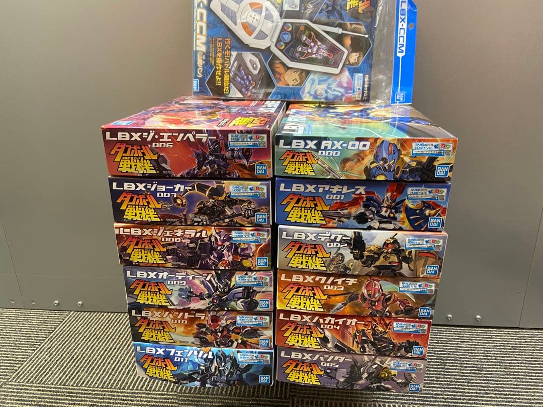 ダンボール戦機 プラモデル　LBX 12機+1セット