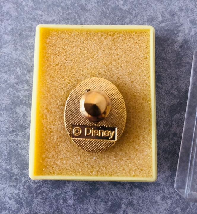 ディズニー トレーナーピン (非売品)