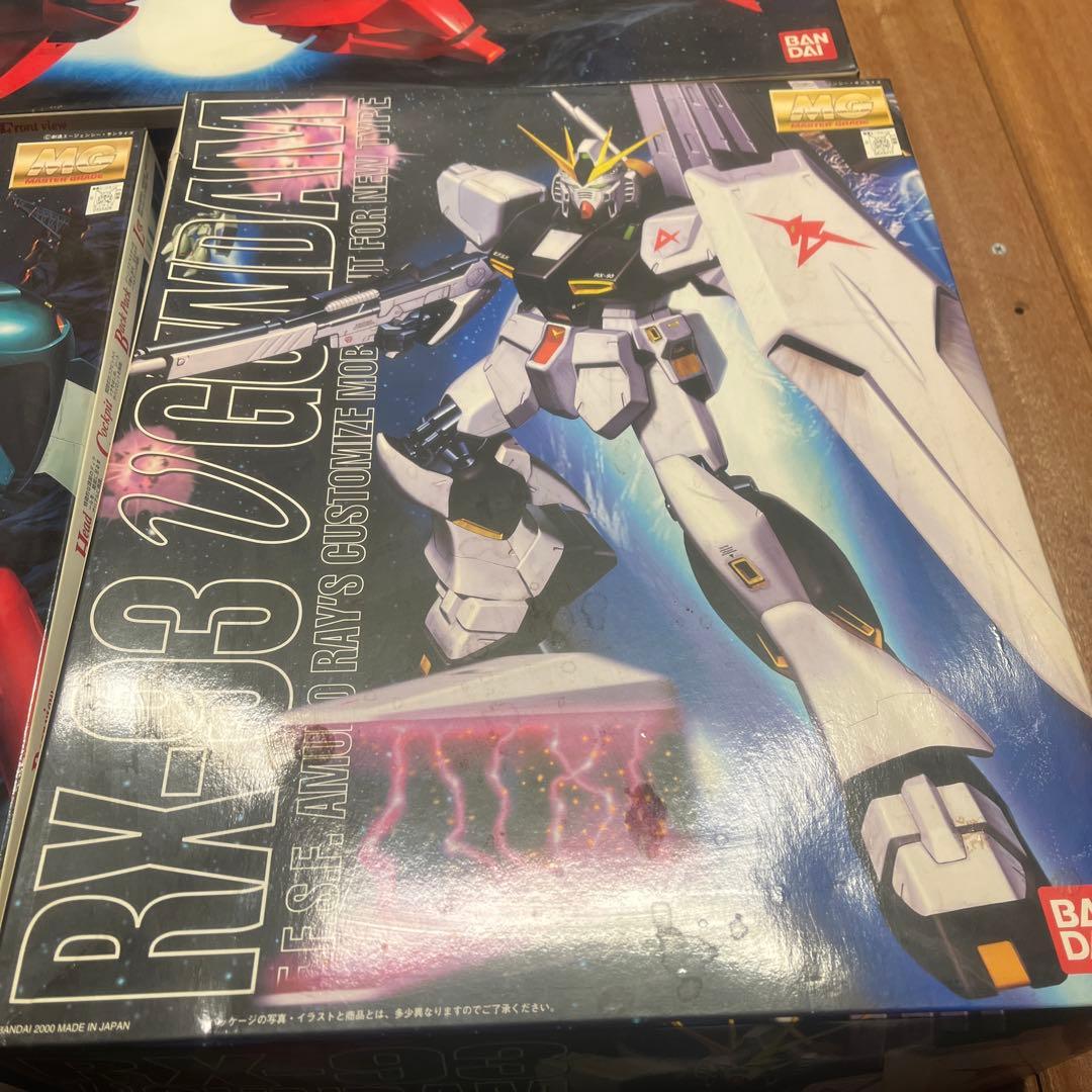 MG ガンプラ　サザビー、リガズィ、ニューガンダム 3点セット