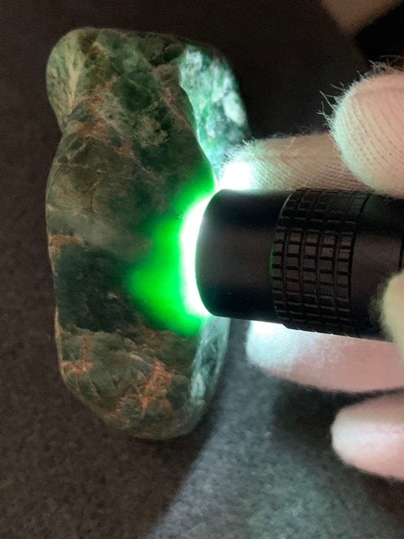 金山谷　糸魚川極上ひすい　96g 翡翠　鉱物標本　コン沢　水石　根付　糸魚川翡翠