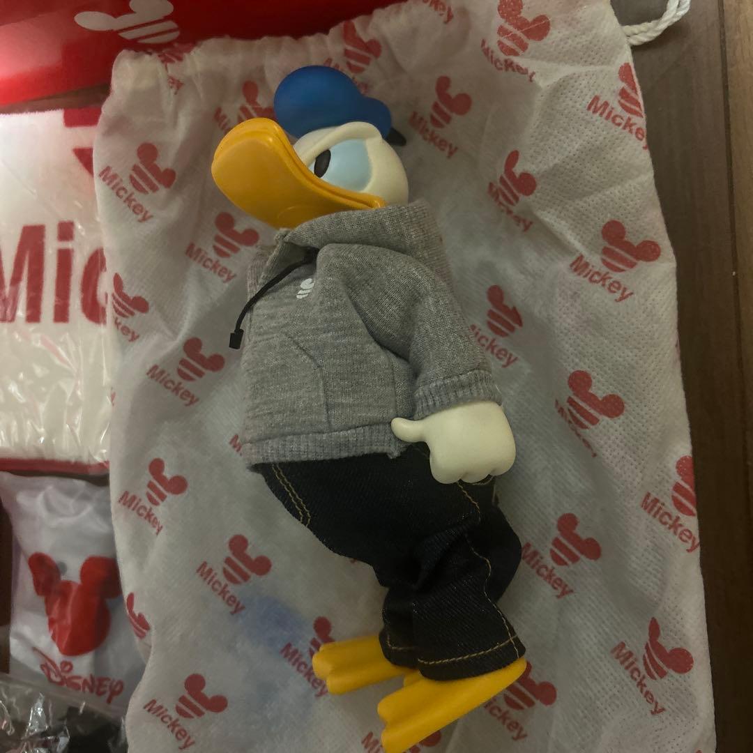 ディズニー　アディダスコラボ　フィギュア