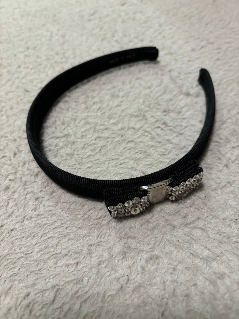 フェラガモ　ストーン付きリボンカチューシャ