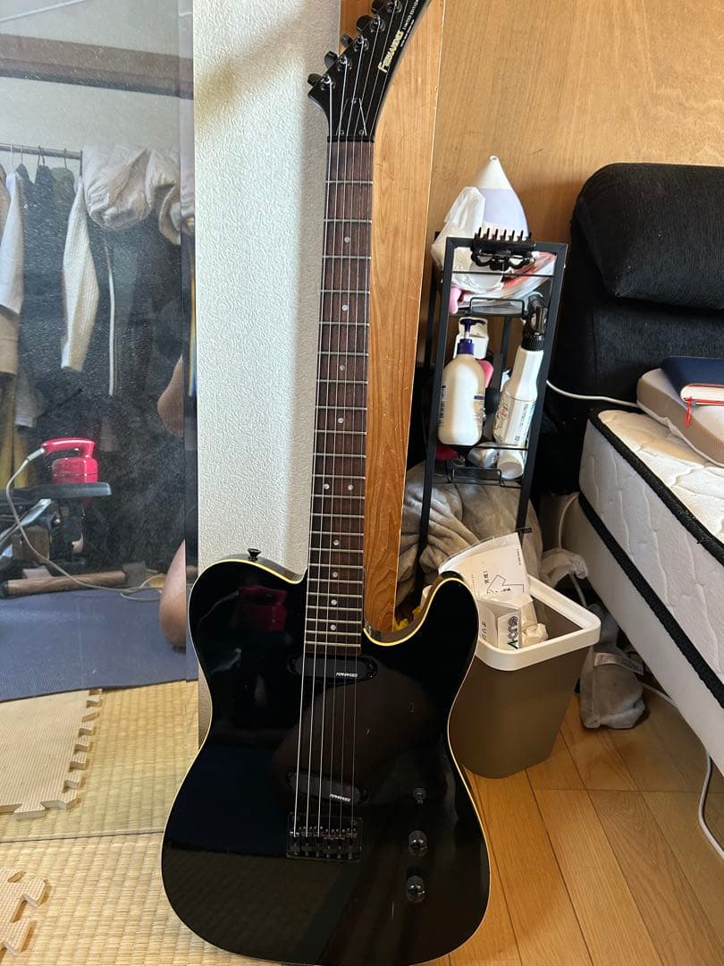 ブラック エレキギター　フェルナンデス、状態良い