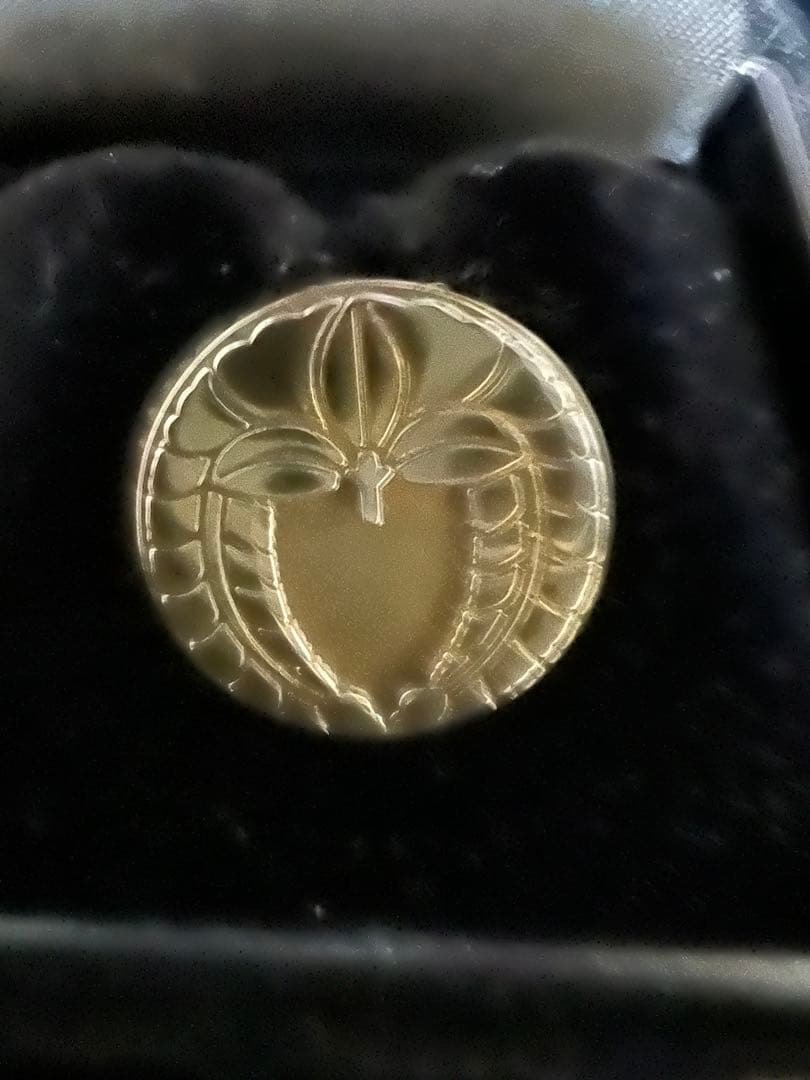 家紋バッチ(下がり藤)