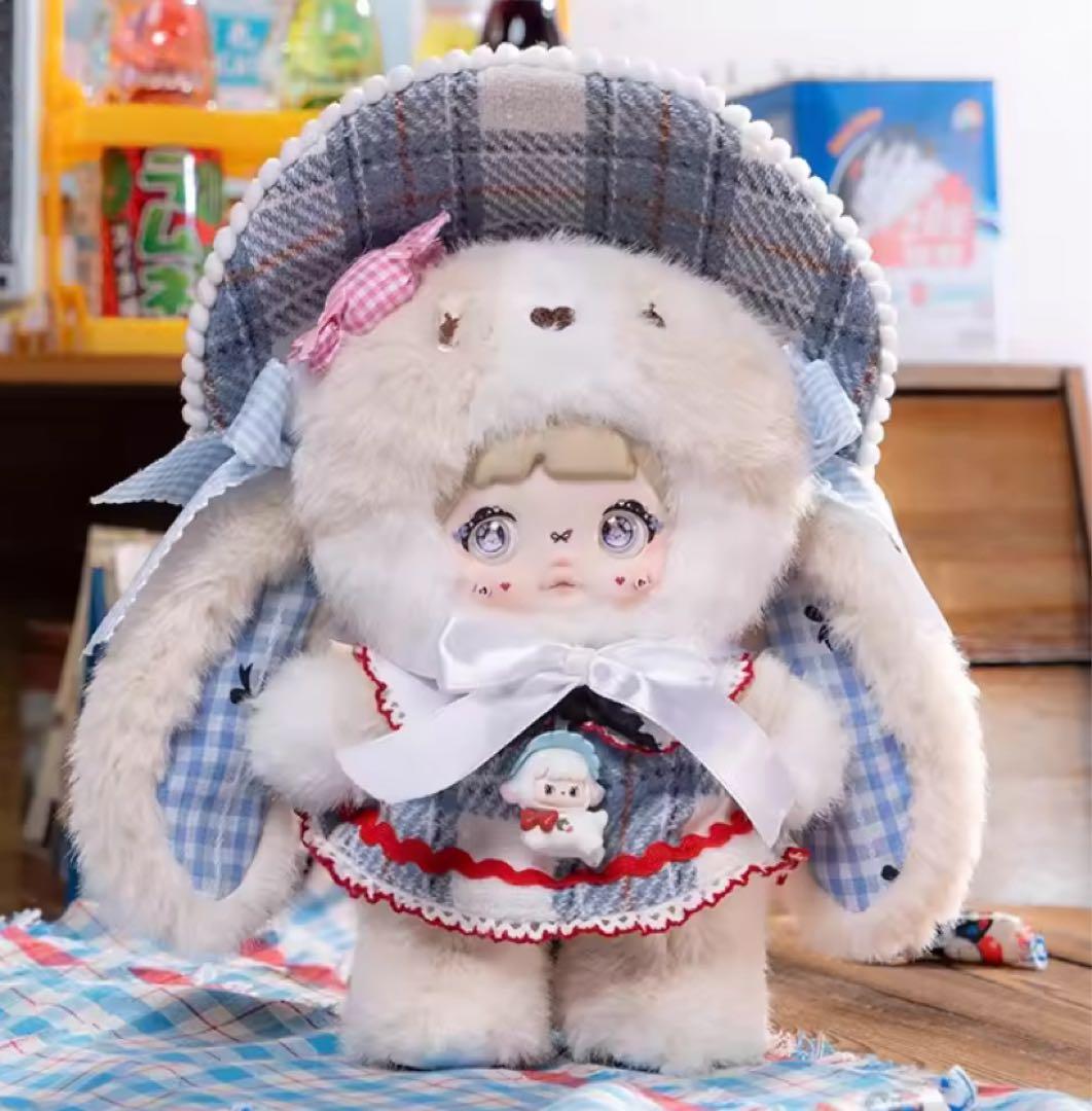 スヌ　ウサギ耳のぬいぐるみ 赤いドレス