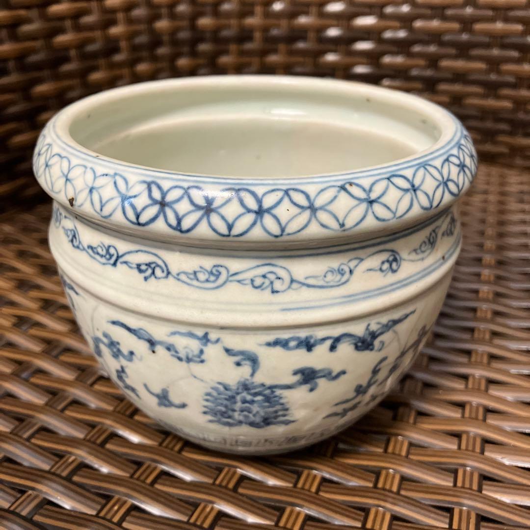 69.李朝染付花文壺（陶器製）直径12cm 高さ10cm