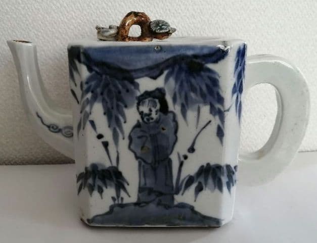 古伊万里　人物酒つぎ