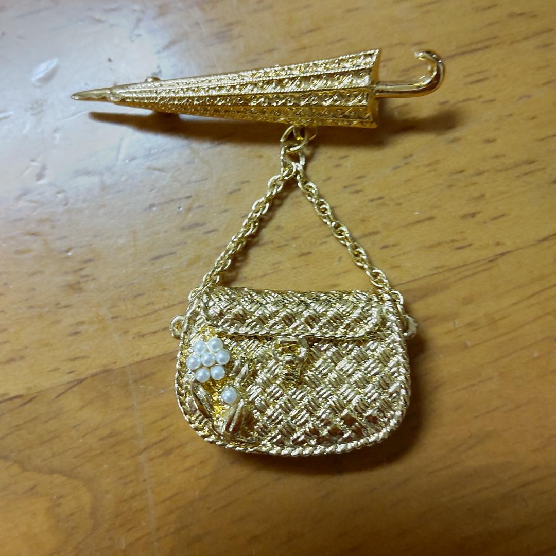 アンティーク風　ブローチ　バッグ　パラソル 　アンティークジュエリー 調