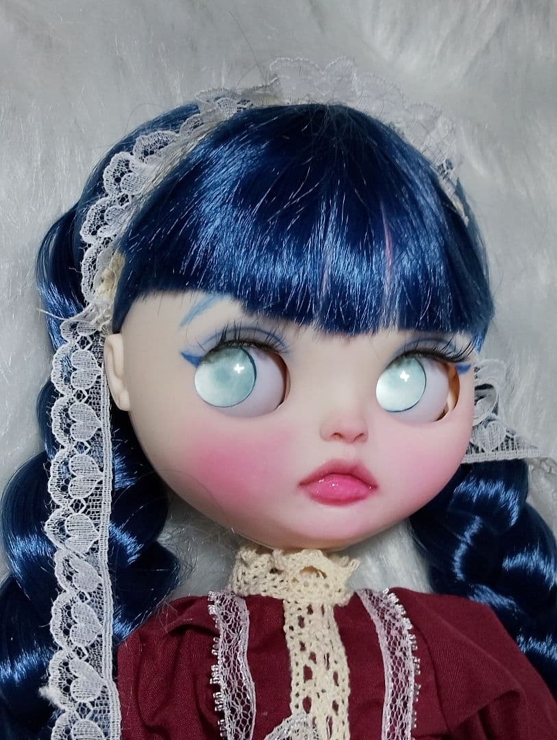 カスタムアイシードール 青髪の女の子 くびかしげ アウトフィット付き