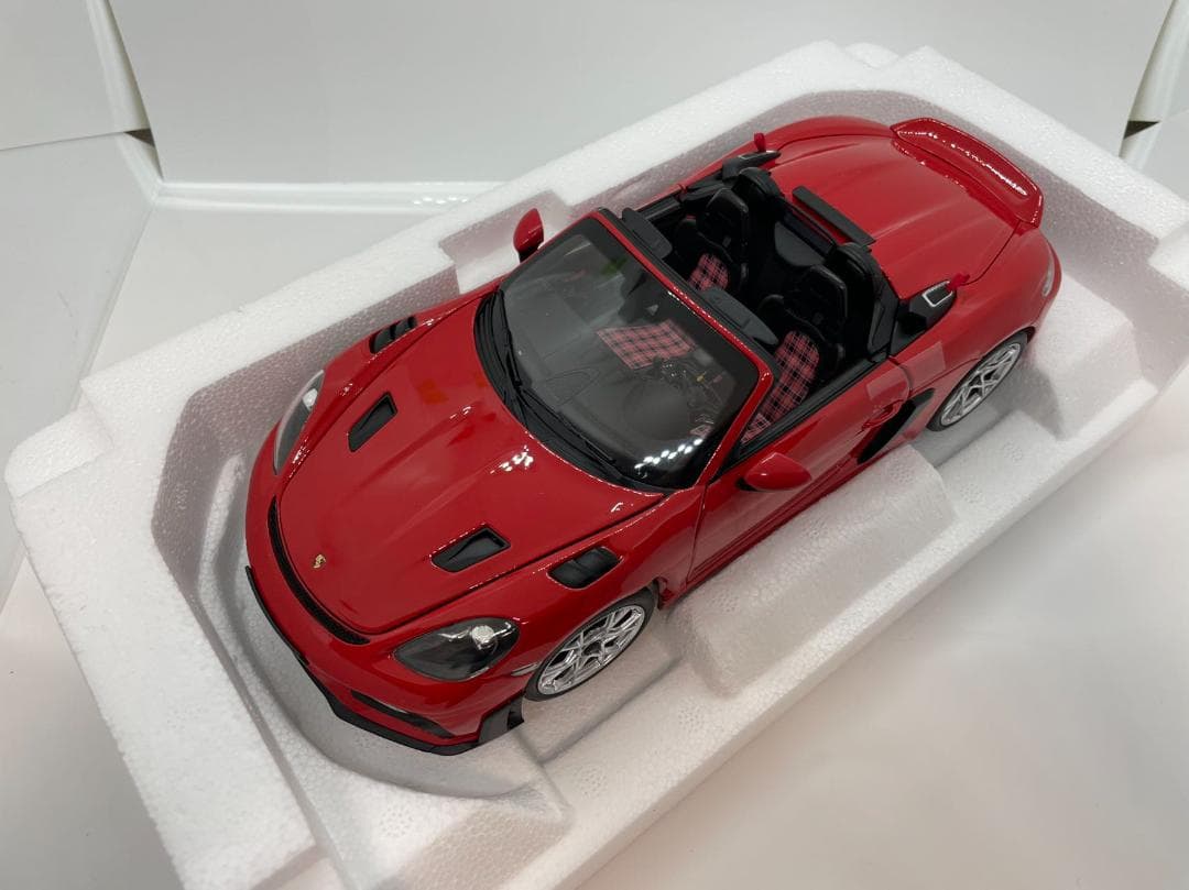 304-040 ノレブ 1/18 ポルシェ 718 スパイダー RS 2023