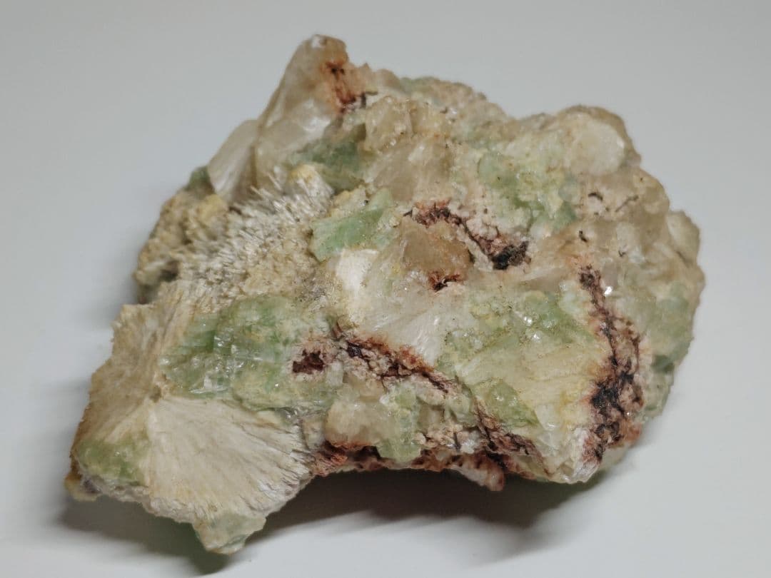 アポフィライト 781g スコレサイト 原石 鑑賞石 自然石 誕生石 鉱物 水石
